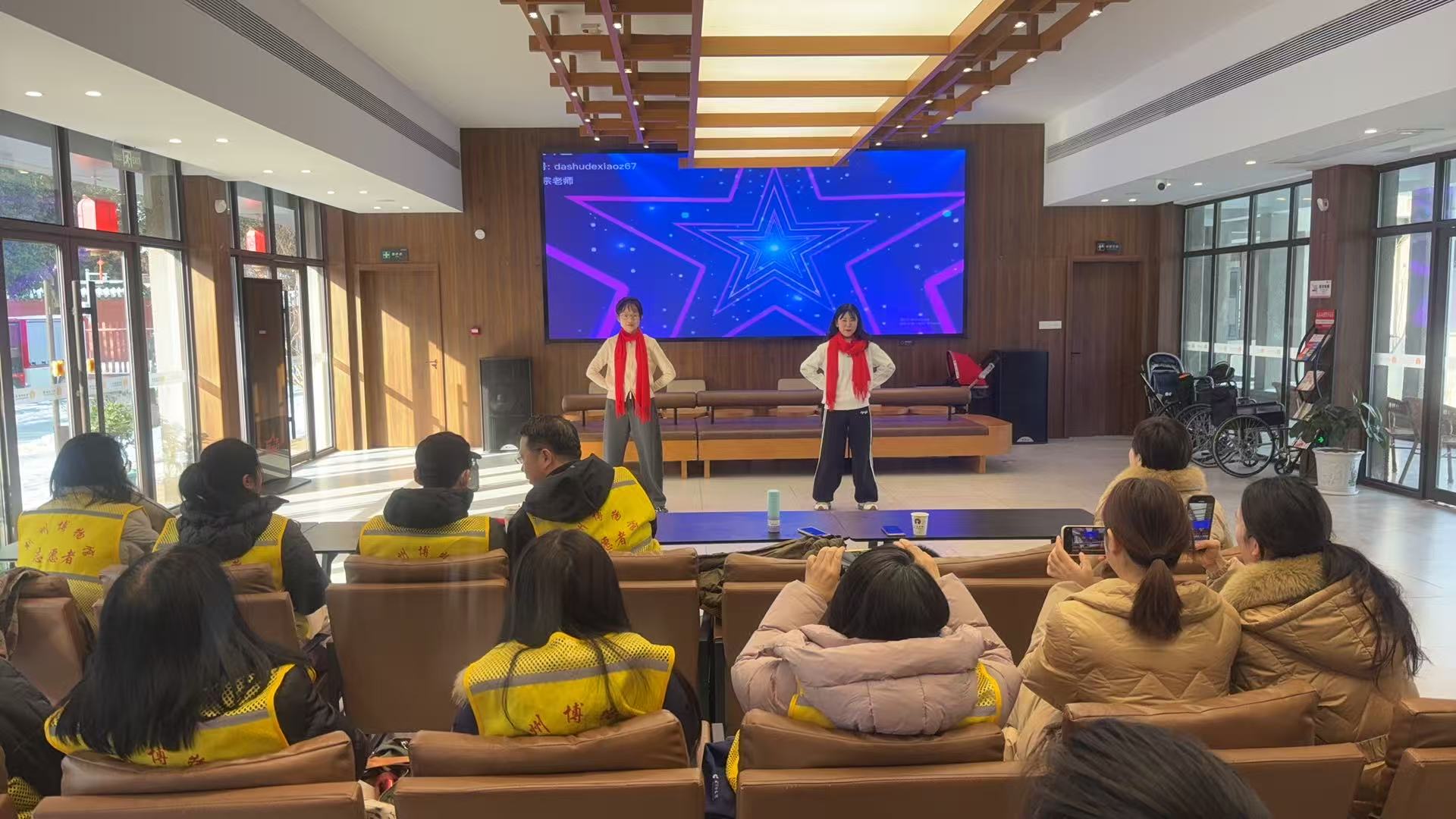 《相亲相爱》舞蹈表演.jpg